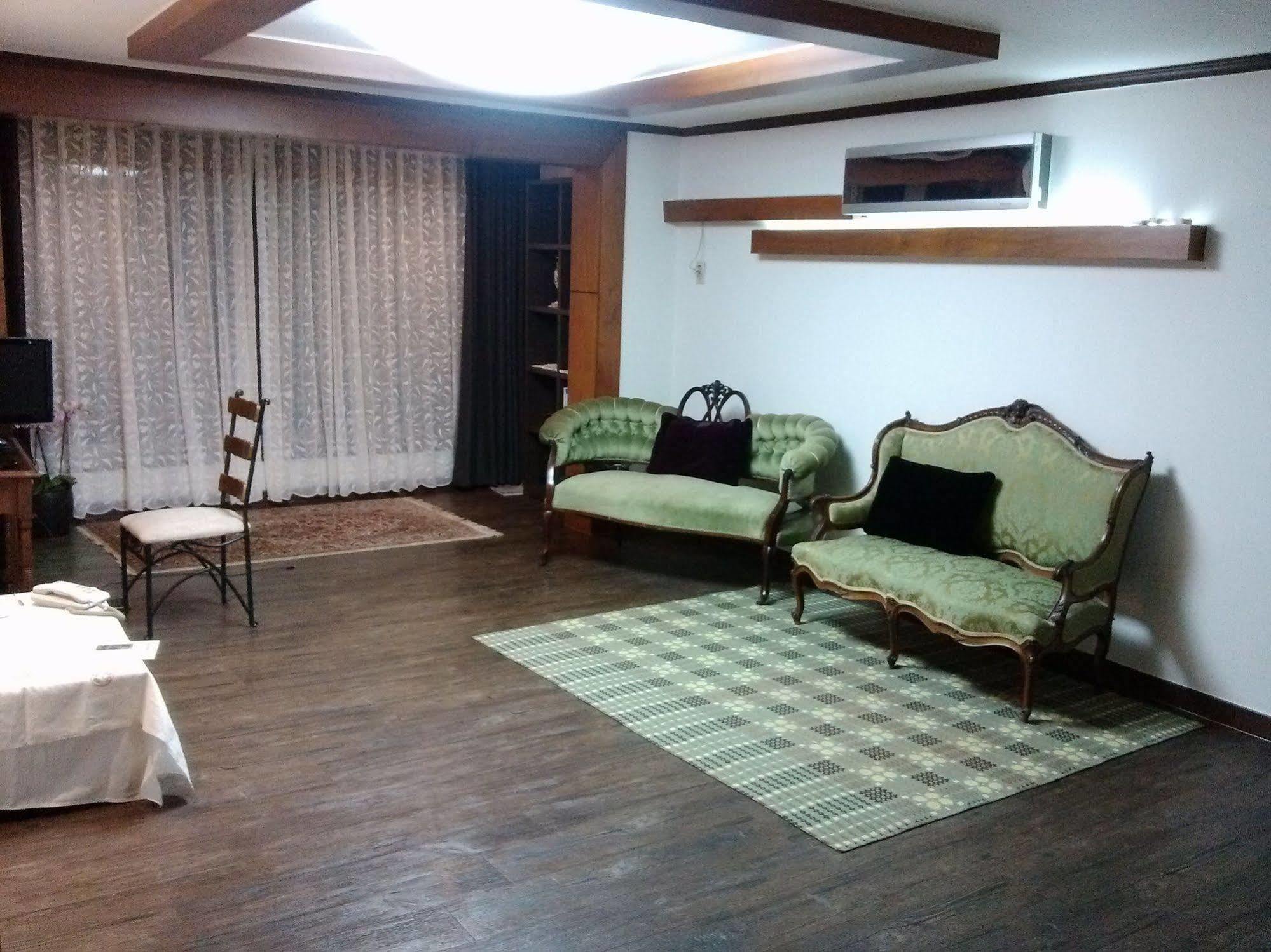 K Star Road Guesthouse - Hostel Seoul Eksteriør bilde