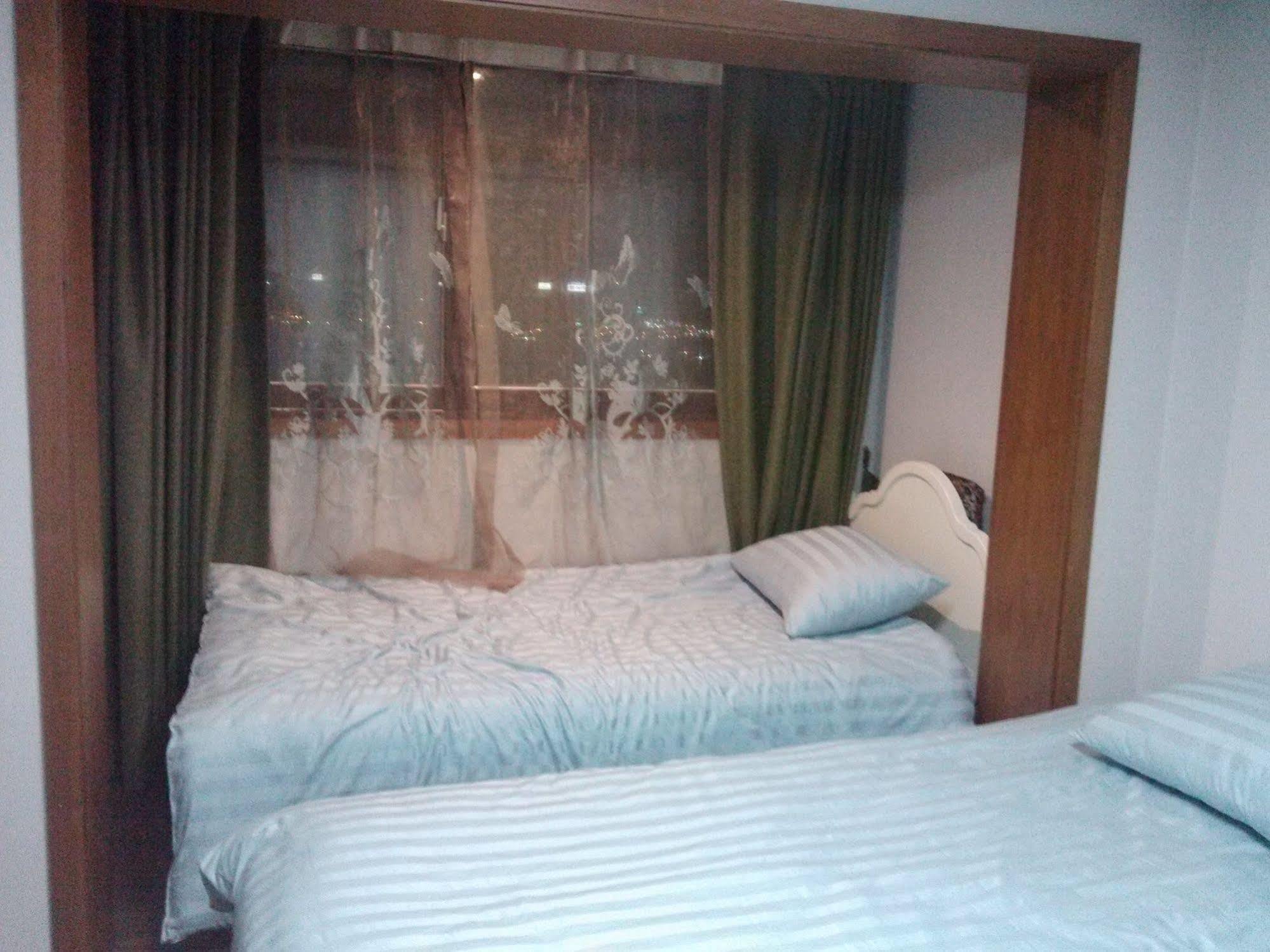 K Star Road Guesthouse - Hostel Seoul Eksteriør bilde