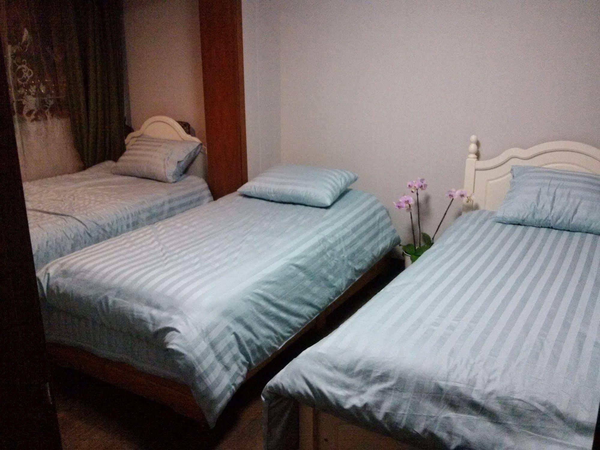 K Star Road Guesthouse - Hostel Seoul Eksteriør bilde