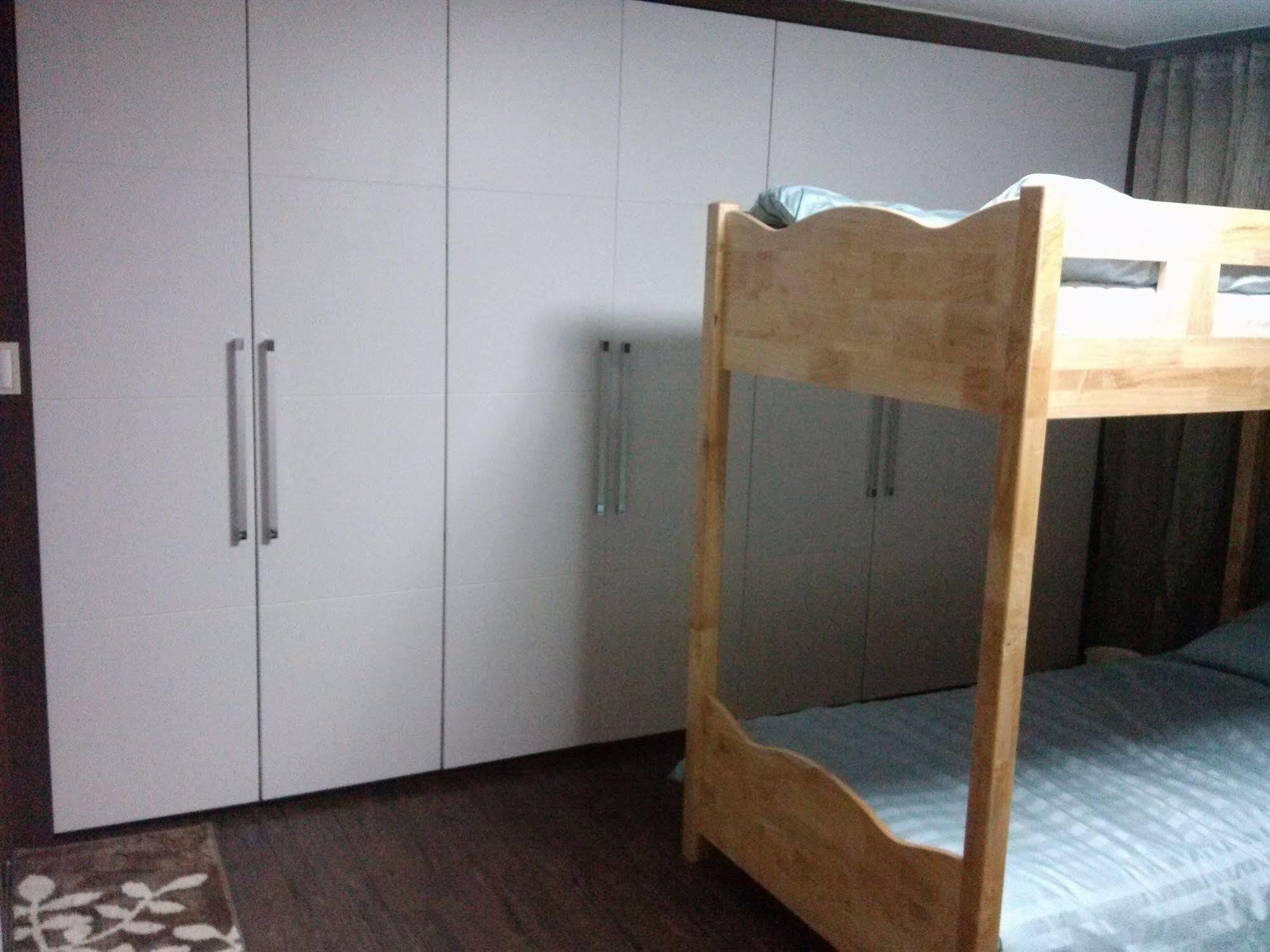 K Star Road Guesthouse - Hostel Seoul Eksteriør bilde