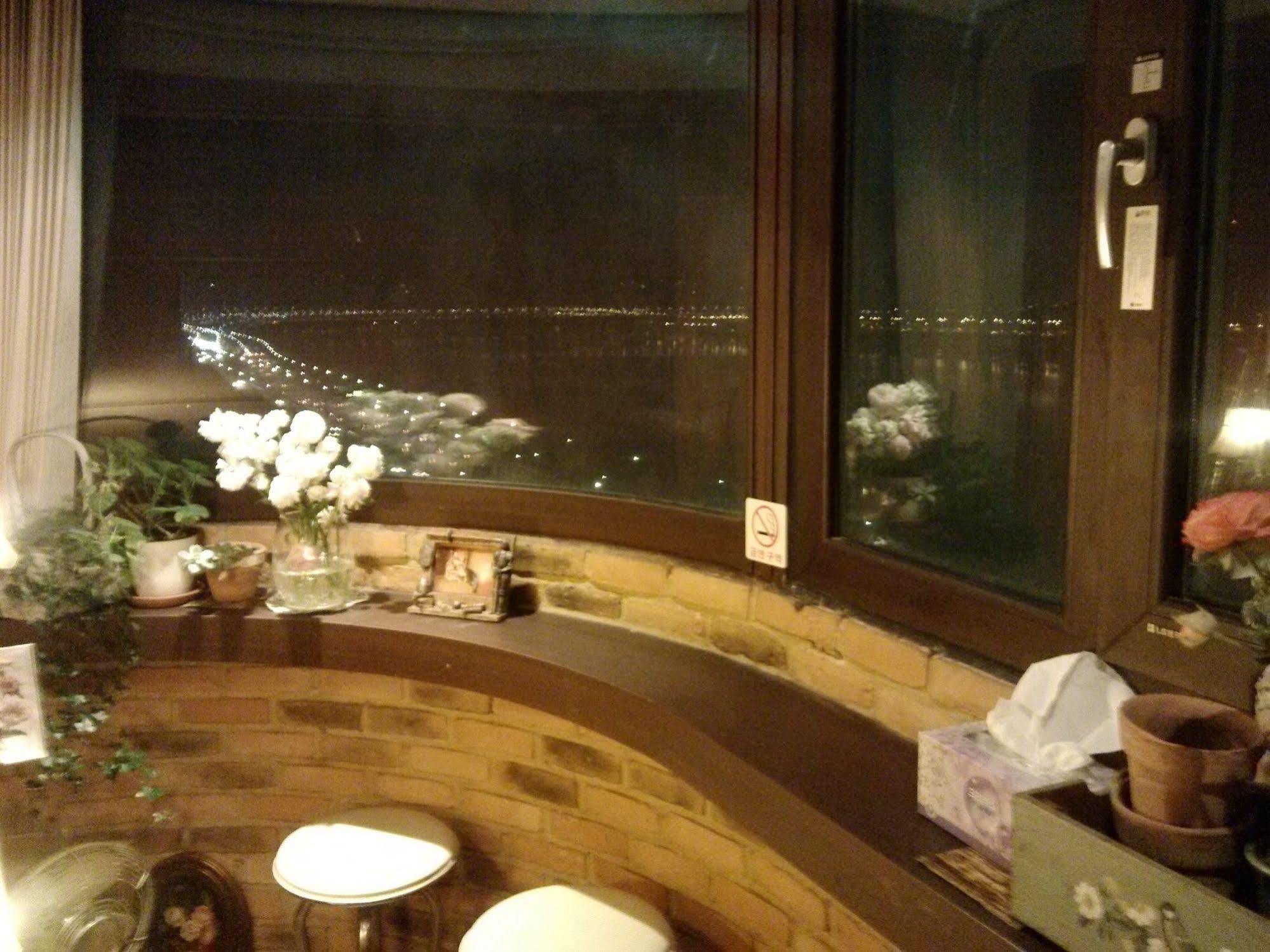K Star Road Guesthouse - Hostel Seoul Eksteriør bilde